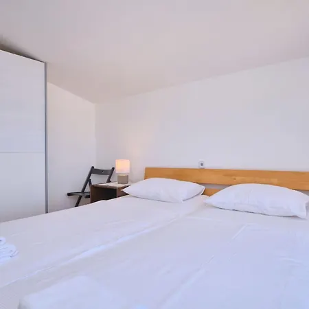 Meri 2 In Okrug Gornji By Interhome