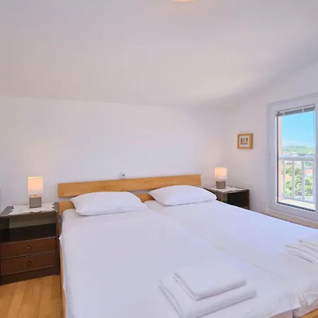 Meri 2 In Okrug Gornji By Interhome Apartman