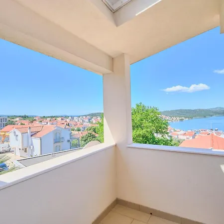Meri 2 In Okrug Gornji By Interhome Apartman