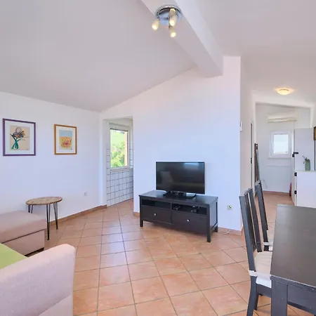 Meri 2 In Okrug Gornji By Interhome