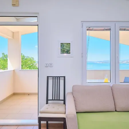Meri 2 In Okrug Gornji By Interhome Apartman