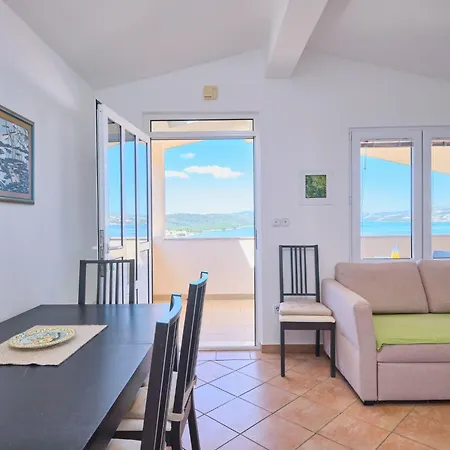 Meri 2 In Okrug Gornji By Interhome Apartman Trogir